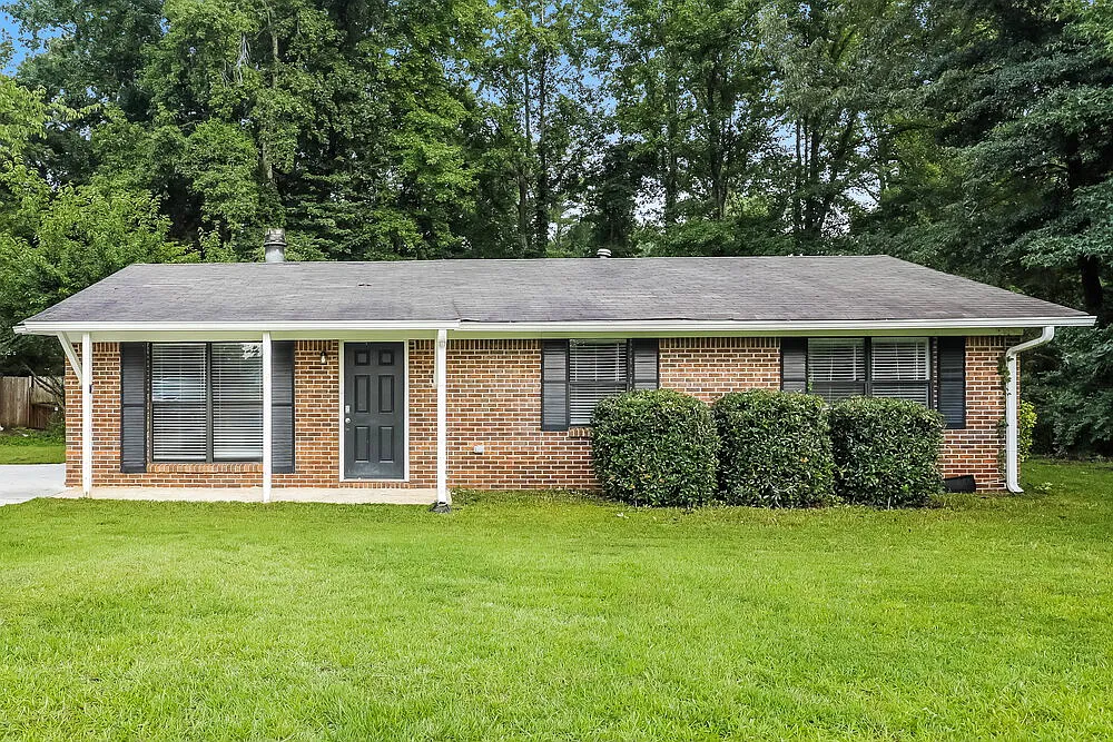 3 bed, 1.5 bath, 1125 sqft, $1,710 — Photo 1