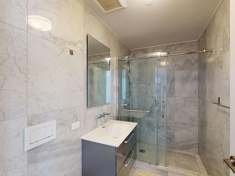 237 E 34th St #501 — Photo 12