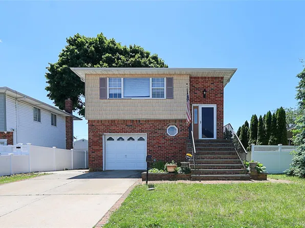 4 Patricia Court, Bethpage, NY 11714