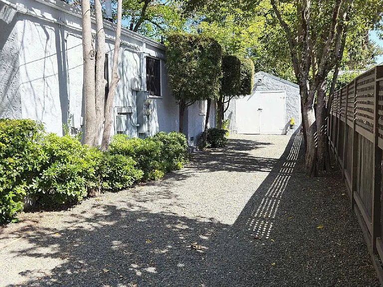 174 France St — Photo 26