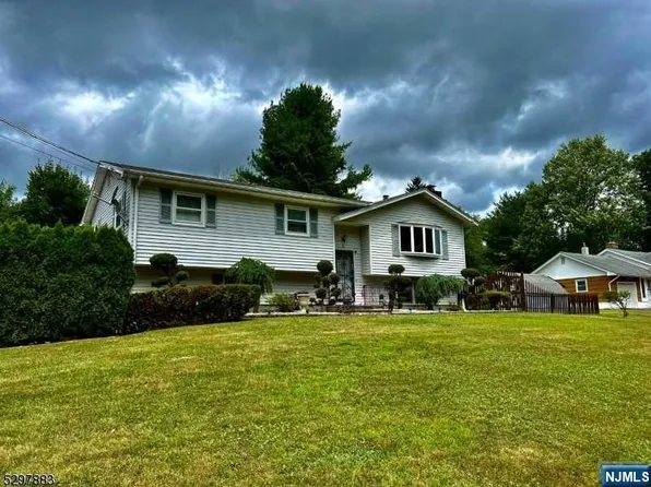 21 Janice Dr, Wantage, NJ 07461