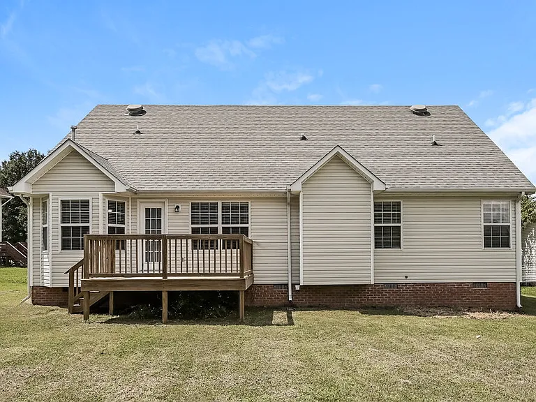 2619 Danbury Cir — Photo 17