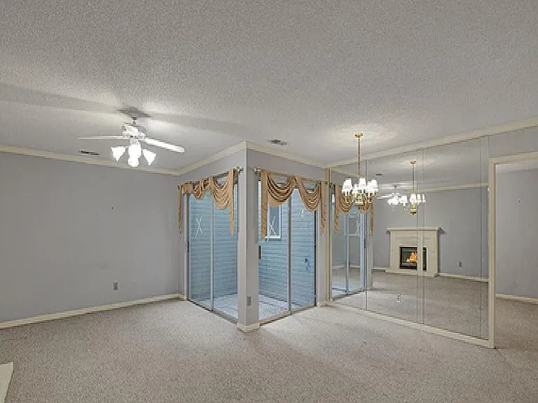 1709 Lake Park Cir — Photo 6