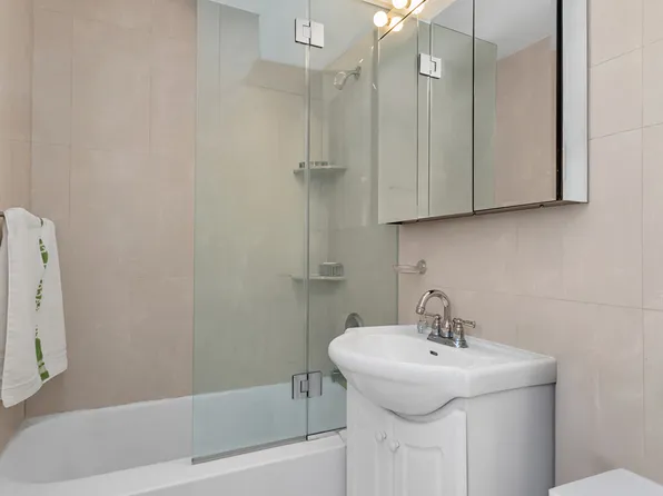 235 East 57th Street image 5 of 6