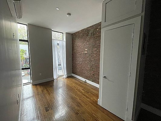 2nd image of 123 Woodbine St #2FF