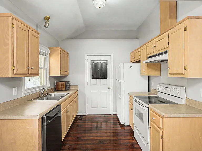 816 Carlisle Ct N — Photo 14