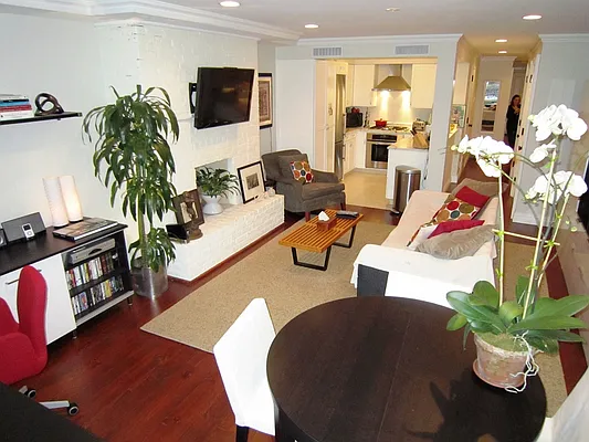 Rented by Town Residential | media 9