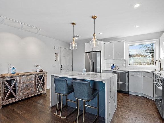 5th image of 82 Webb St APT 2L
