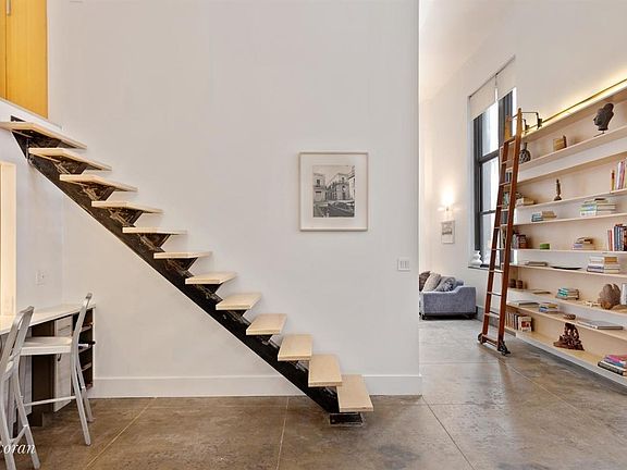 3rd image of 3 Hanover Sq APT 2D