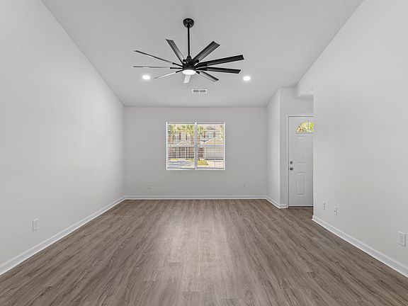 3rd image of 413 Poplar Dr S Unit A