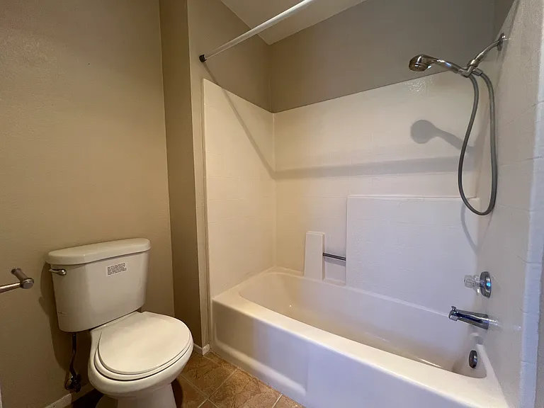 154 N Meridith Ave #9 — Photo 40