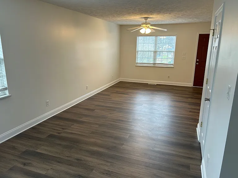 907 Mynders Ave — Photo 4