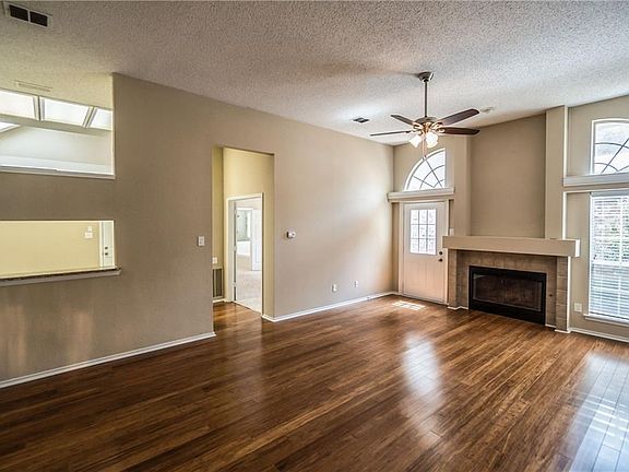 3rd image of 1418 Foxwood Dr