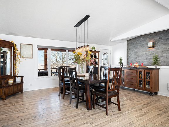 3rd image of 506 Klondike Rd