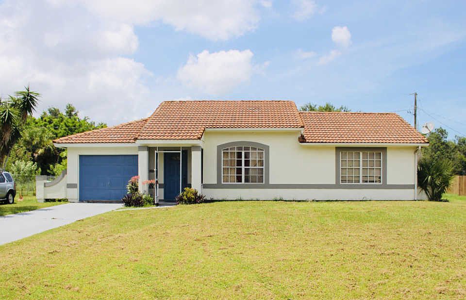 1st image of 1009 SW Aswan Ave
