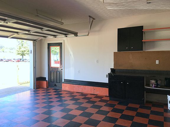 5th image of 1307 Majestic Woods Dr