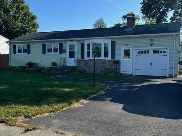 568 Buttonwoods Ave, Warwick, RI 02886