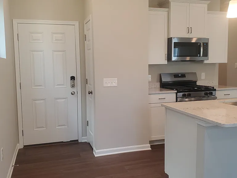 4972 Pebble Ct #4972 — Photo 4