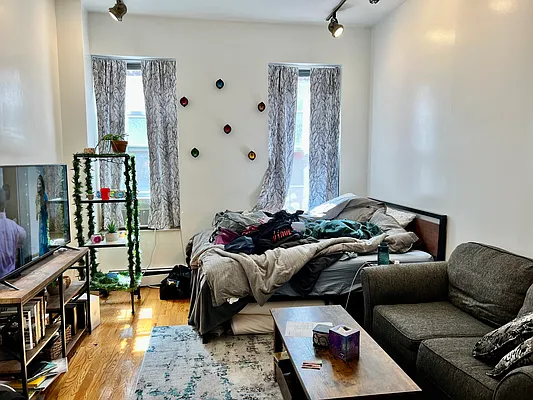 Rented by Bank Neary | media 1