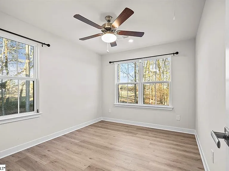 73 Connaught Ct — Photo 25