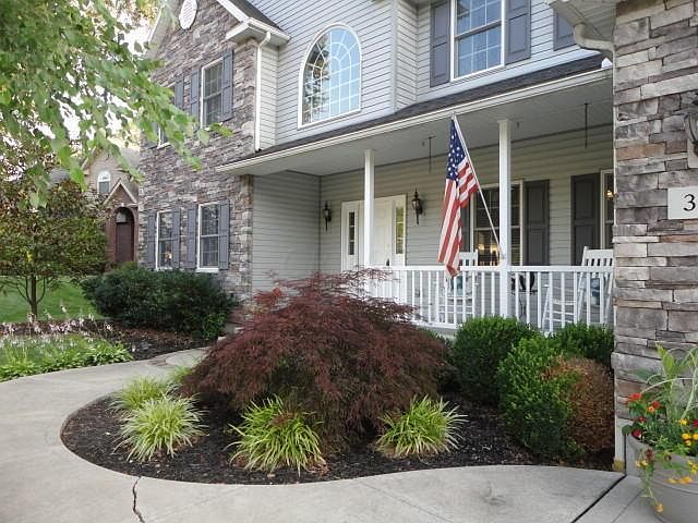 1st image of 343 River Oaks Dr