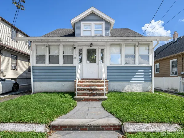25 Comfort Pl, Clifton, NJ 07011