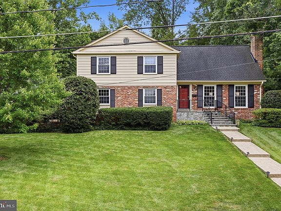 3rd image of 6527 Bay Tree Ct