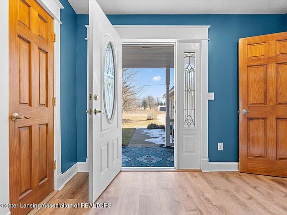 4th image of 4941 Skyline Dr