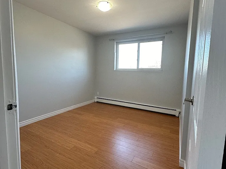 15 Mowat Blvd #14 — Photo 10