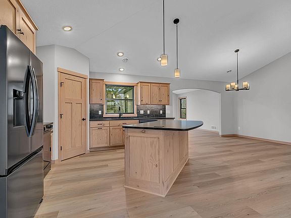 4th image of 1116 Lanigan Way SW