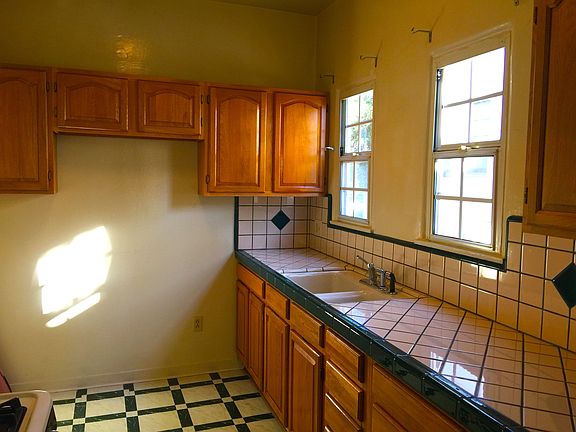 4th image of 1138 Park Ave #1