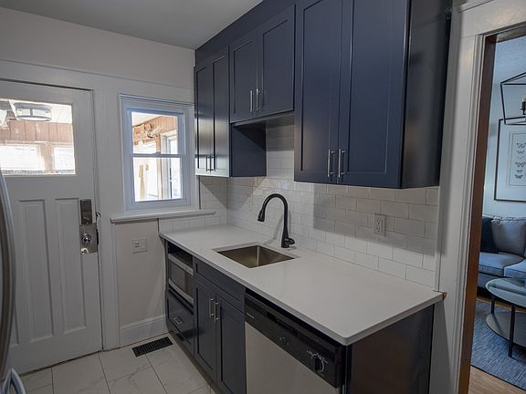 2nd image of 858 Bronson Ave Unit B