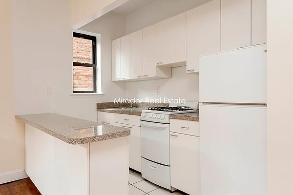 Rented by Mirador Real Estate | media 16