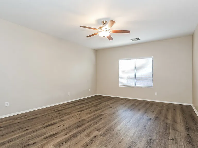 119 E Mountain View Rd — Photo 9