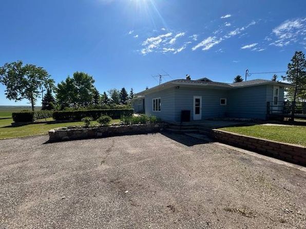 1050 98th St NE, Bottineau, ND 58318