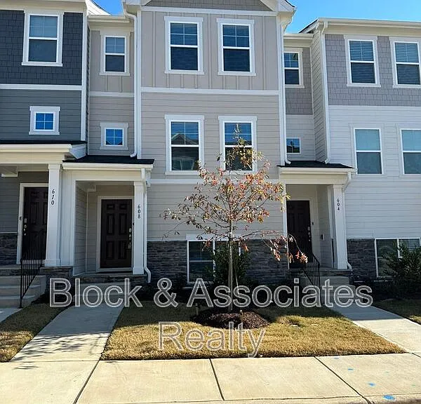 608 Gimari Dr — Photo 1