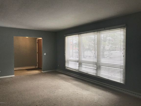 5th image of 2442 Winchester Dr