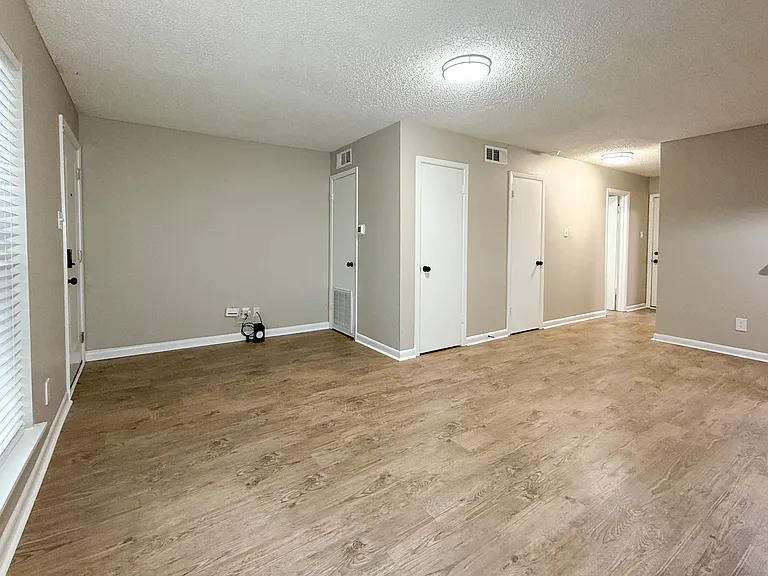 Ingleside Gardens Apartments — Photo 23