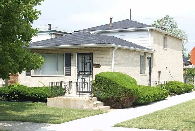 10059 S Lasalle St — Photo 4