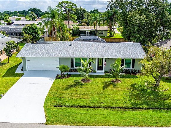 2nd image of 1565 SE Cambridge Drive