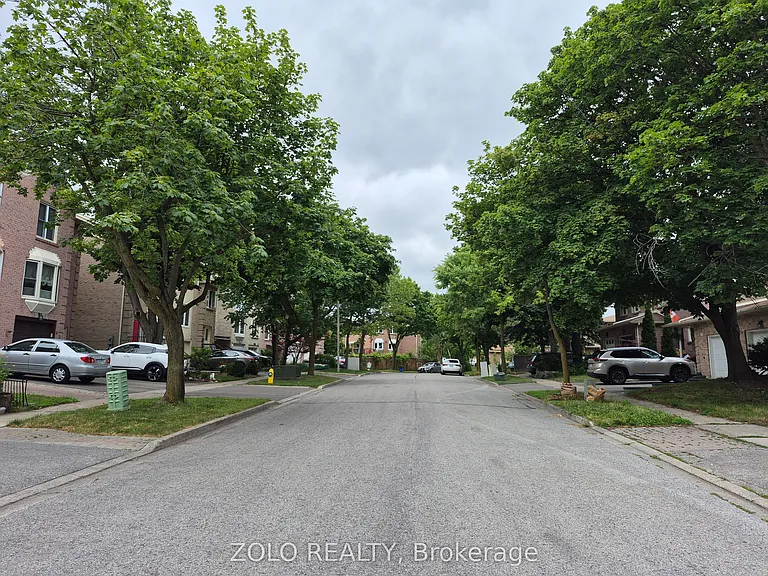 77 Colleen St — Photo 36