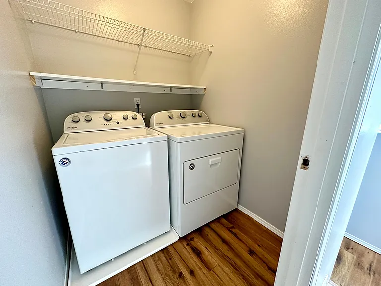 561 NW Mitchell Ct — Photo 12