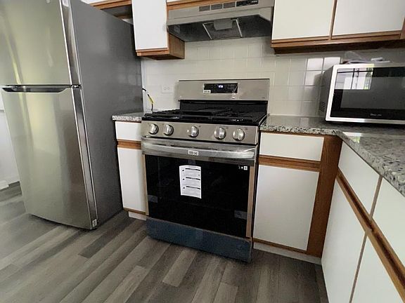 2nd image of 1064 Woodhill Ct
