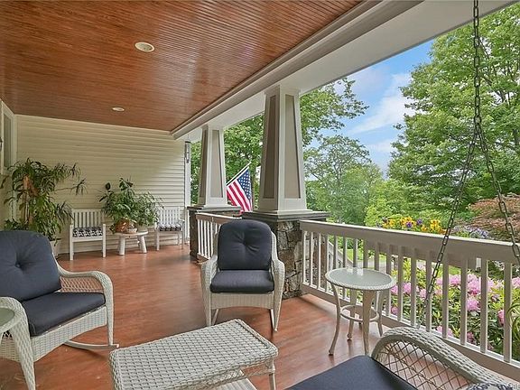 3rd image of 11 Newton Ct