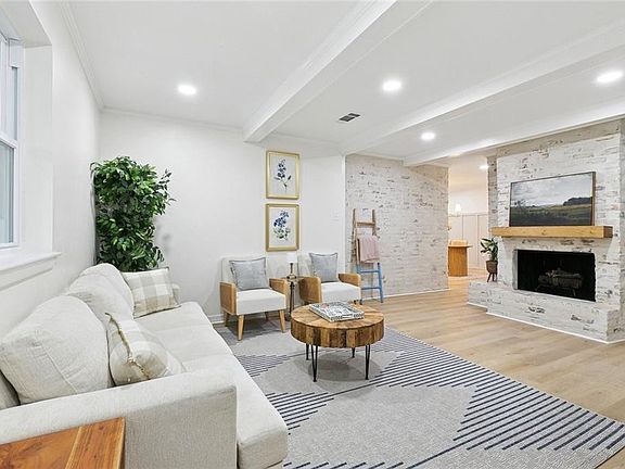3rd image of 2113 Riviere Ave