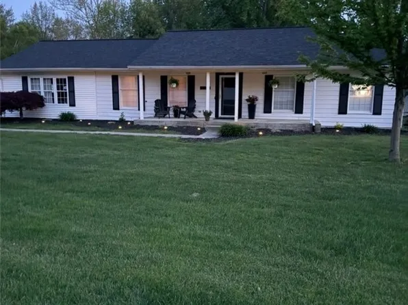 1209 E Hall St, Olney, IL 62450