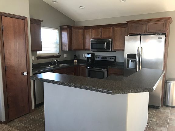 3rd image of 445 Camden St