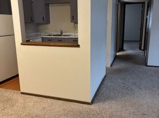 2040 Edgewood Rd NW #2140, Cedar Rapids, IA 52405