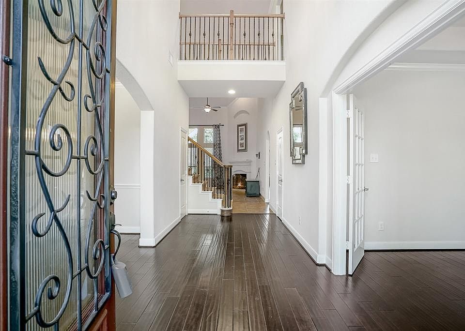 1st image of 138 Finchfield Pl
