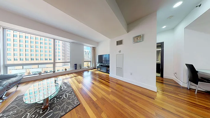 Rented by E Realty International Corp | media 33